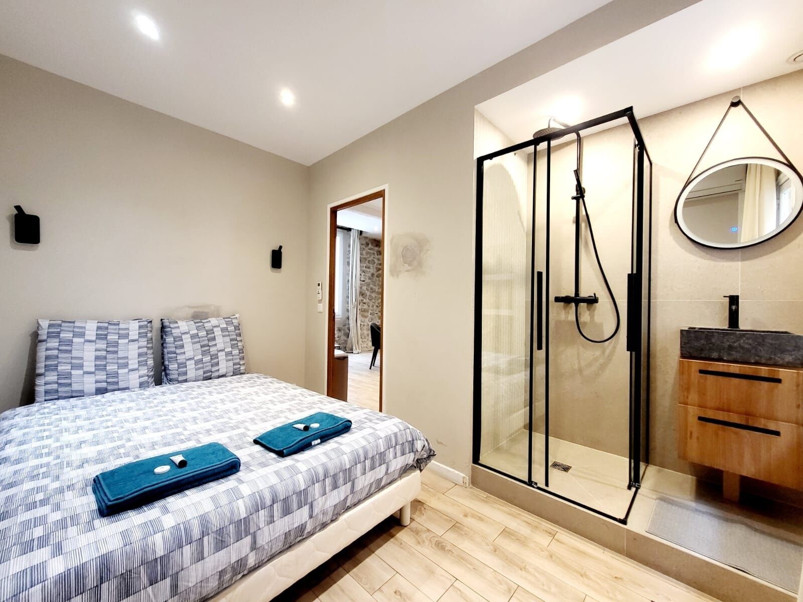 2 bedrooms, iron/ironing board, free WiFi, bed sheets