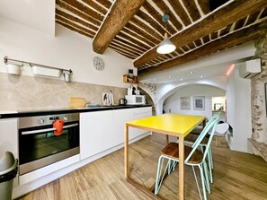 Fridge, microwave, oven, dishwasher - Le Bain Méditerranéen - Joli T2 dans le vieil Antibes (Antibes)