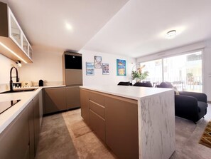 Kühlschrank, Mikrowelle, Geschirrspüler