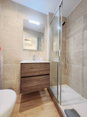 Free toiletries, hair dryer, towels - L'Hacienda 2G - Studio dans Vieil Antibes (Antibes)