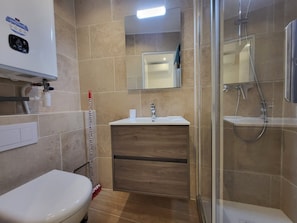 Free toiletries, hair dryer, towels
