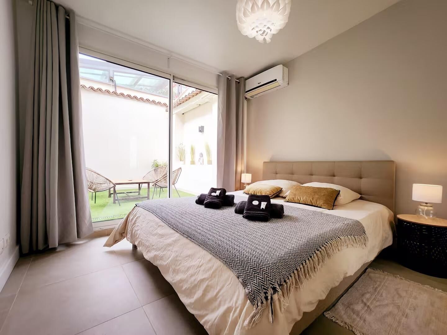 2 slaapkamers, een strijkplank/strijkijzer, gratis wifi, beddengoed