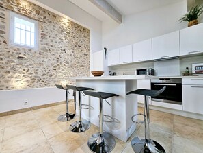 Fridge, microwave, oven, dishwasher