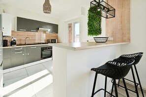 Kühlschrank, Mikrowelle, Ofen, Geschirrspüler