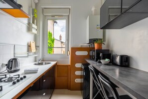 Fridge, microwave, dishwasher, coffee/tea maker