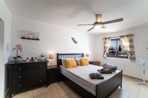 4 slaapkamers, een strijkplank/strijkijzer, gratis wifi, beddengoed