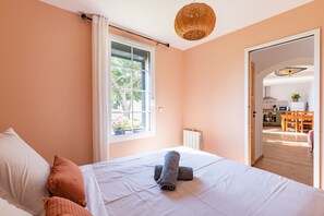 1 chambre, fer et planche à repasser, Wi-Fi gratuit, draps fournis