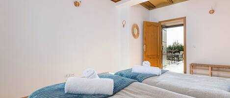 2 bedrooms, iron/ironing board, travel crib, internet