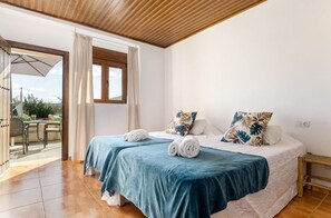 3 bedrooms, iron/ironing board, free WiFi, bed sheets