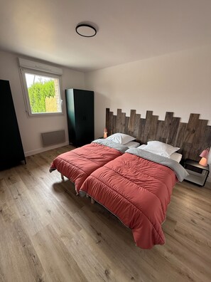WiFi, bed sheets