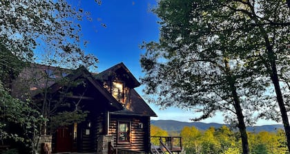 Mystic Pines log home in Shenandoah with hot tub and spectacular views!