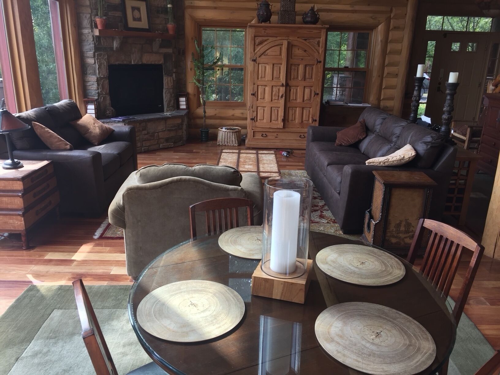 Smart-TV, Kamin, Bücher