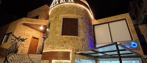Fachada de la propiedad