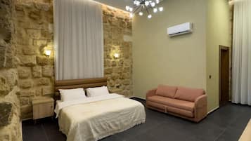 Comfort Room | In-room safe, desk, blackout drapes, iron/ironing board