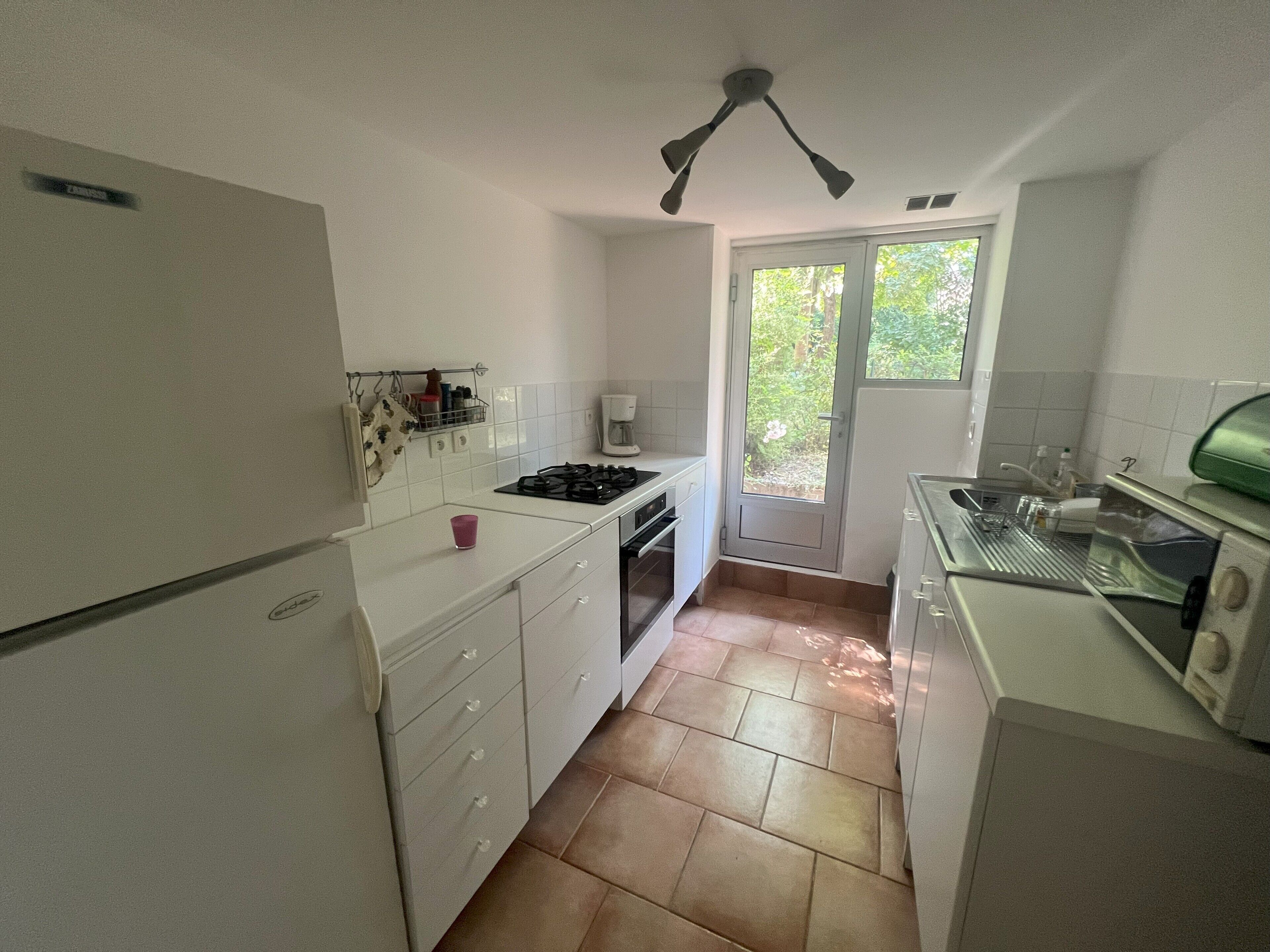 Micro-ondes, four, plaque de cuisson