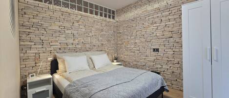 1 soverom, skrivebord, strykejern/-brett og wi-fi (inkludert)