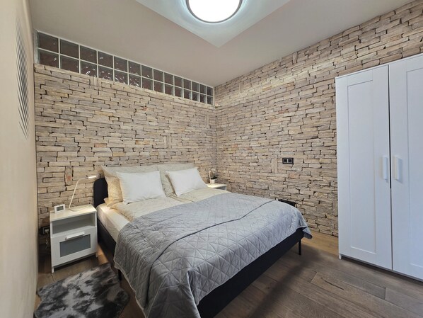 1 chambre, bureau, fer et planche à repasser, Wi-Fi gratuit