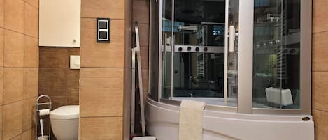 Jetted tub, hair dryer, towels, soap