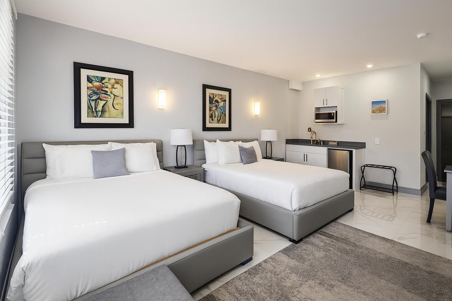 Habitación cuádruple Confort | Ropa de cama de alta calidad y colchones con acolchado adicional