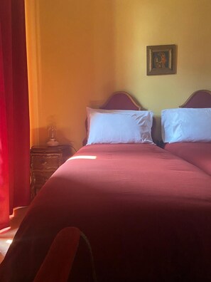 Chambre double, balcon, vue sur le jardin | Literie hypoallergénique, rideaux d’obscurcissement