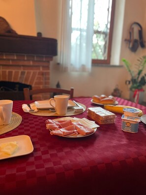 Repas dans la chambre