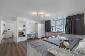 2 sovrum, skrivbord, strykjärn/strykbräda och wi-fi