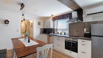 Refrigerador, horno, parrilla de estufa y lavavajillas