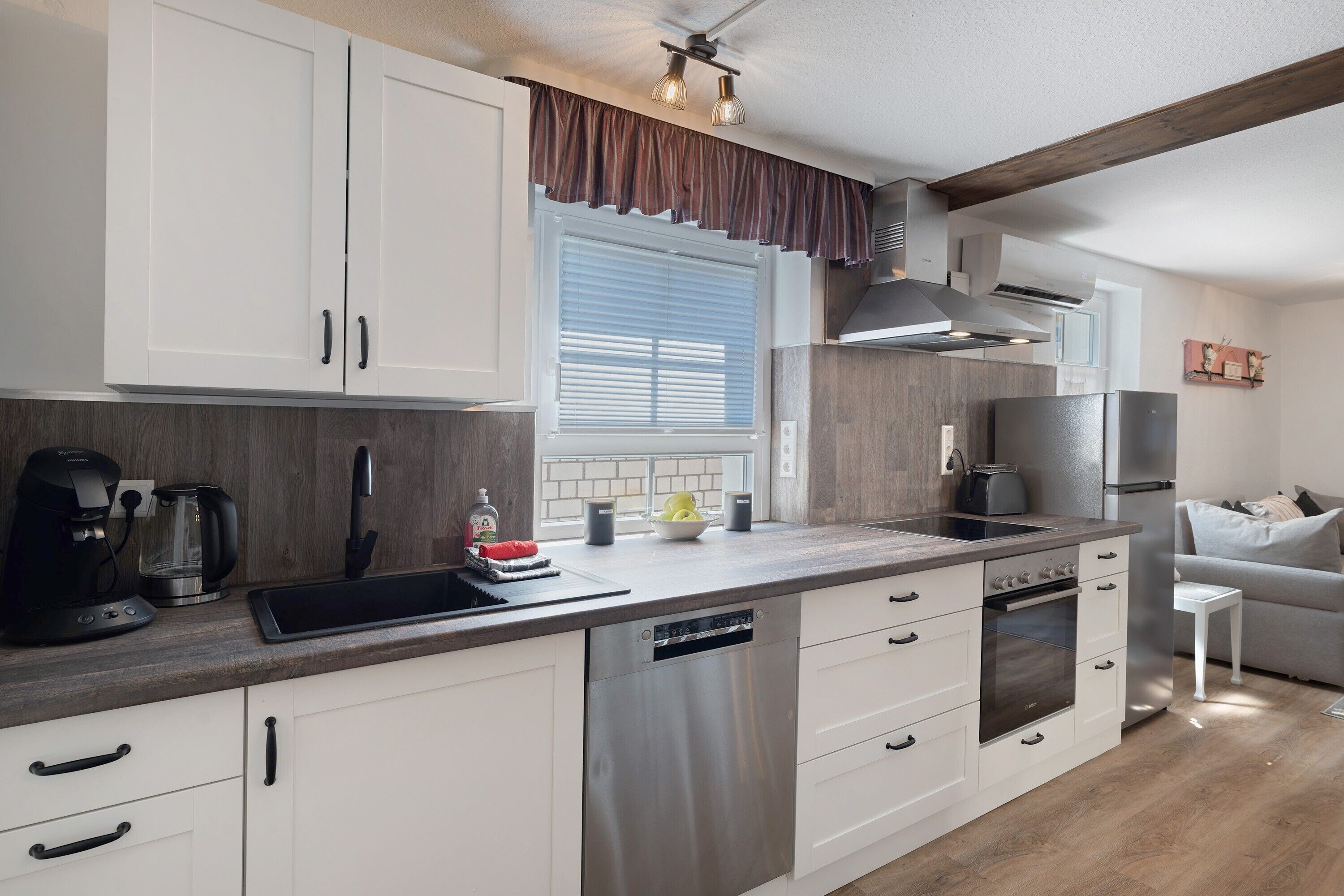 Fridge, oven, stovetop, dishwasher