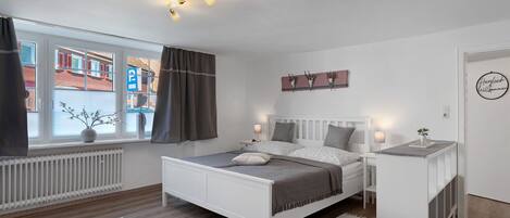 2 bedrooms, desk, iron/ironing board, WiFi