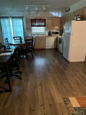 Fridge, microwave, oven, stovetop - The Southwest Place II (Ozark)