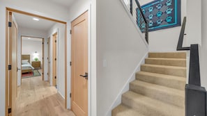 House, Multiple Beds (Pro Staff - Unit 7) | Interior - Pro Staff - Unit 7 (Bend)