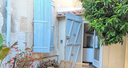 Studio entre mer garrigue et réserve africaine