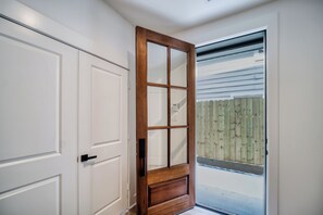 Interior - Stylish 4BR Home Near Downtown/ Montrose - Hot Tub +Games+ BBQ grills+ wine bar (Houston)