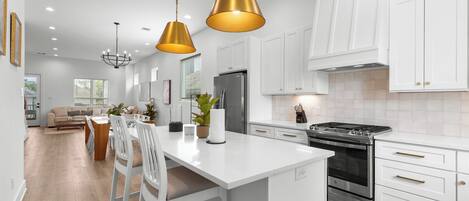 Micro-ondes, four, plaque de cuisson, lave-vaisselle