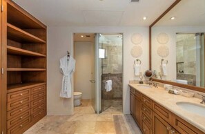 Pyyhkeet, saippua, vessapaperi