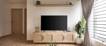 Luxury Flat Opposite to Apollo