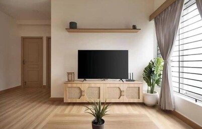 Luxury Flat Opposite to Apollo