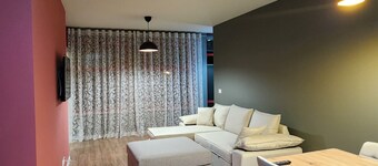 Central/1 Bedroom/New/FullKitchen/WorkSpace