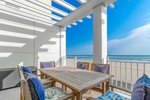 屋外ダイニングエリア