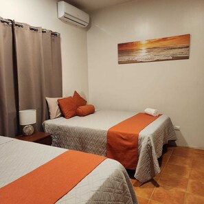 Comfort Quadruple Room, 2 Queen Beds | Individually decorated, individually furnished, blackout drapes