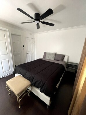 2 chambres, fer et planche à repasser, Wi-Fi gratuit, draps fournis