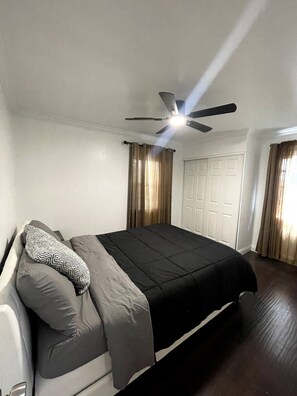 2 bedrooms, iron/ironing board, free WiFi, bed sheets
