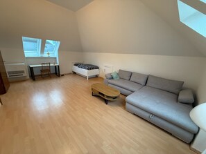 TV - Cozy vacation apartment on the edge of the forest - ideal for nature lovers & families (Bark)