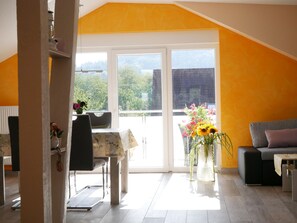 テレビ、暖炉、ステレオ