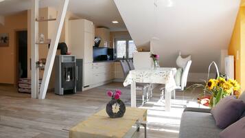 Fernseher, Kamin, Stereoanlage