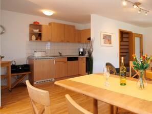 Kühlschrank, Ofen, Herdplatte, Geschirrspüler