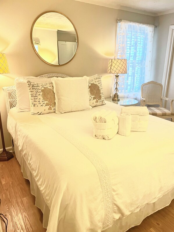 3 bedrooms, iron/ironing board, WiFi, bed sheets