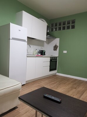 Fridge, oven, stovetop, coffee/tea maker - Central/2 Bedrooms/KingBed/Balcony/FullKitchen (Durazzo)