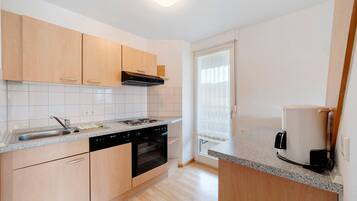 Kühlschrank, Ofen, Herdplatte, Geschirrspüler