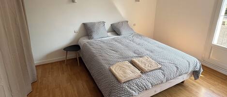 Fer et planche à repasser, lit de bébé portatif, accÚs au Wi-Fi (inclus)